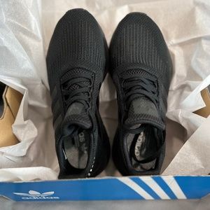 Adidas Swift Run Shoes - Black